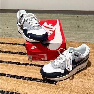 Nike AirMax 1 LV8 Size 4 (Tried On)